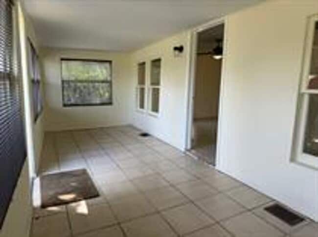 Building Photo - 311 N Bloxham Ave