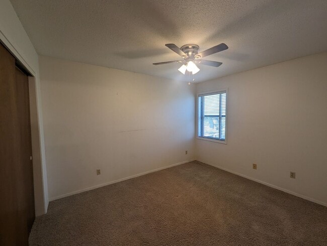 Building Photo - 1 Bedroom/1 Bathroom Apartment in Batesville