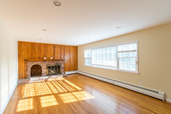 Building Photo - 32 Knapp Ln