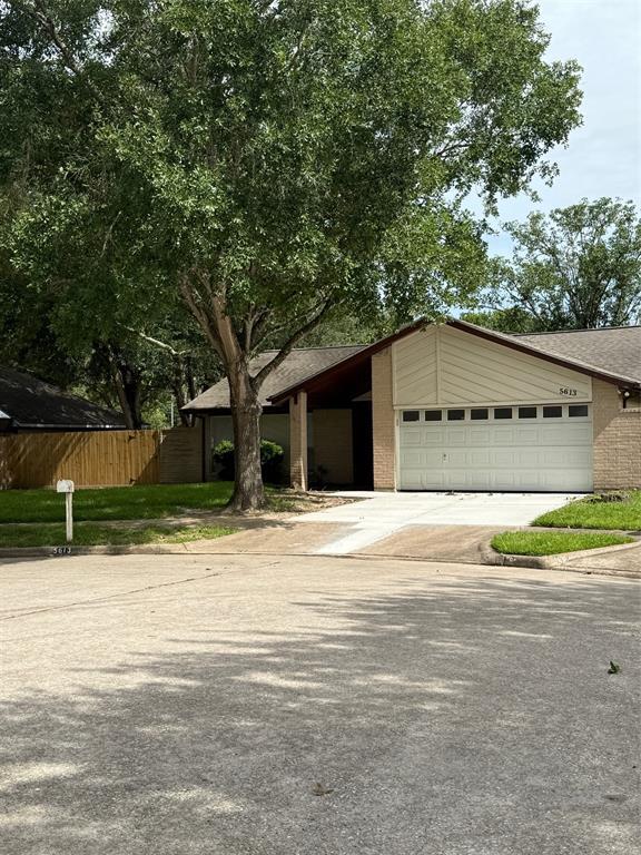 Foto del edificio - 5613 Countryaire St