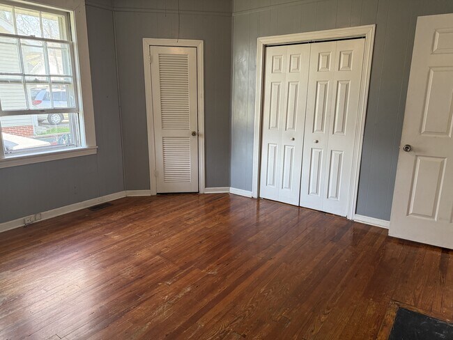 Foto del edificio - 85 E 3rd St NE