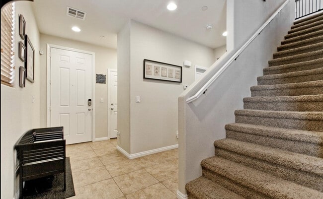 Building Photo - 945 Spiracle Ave