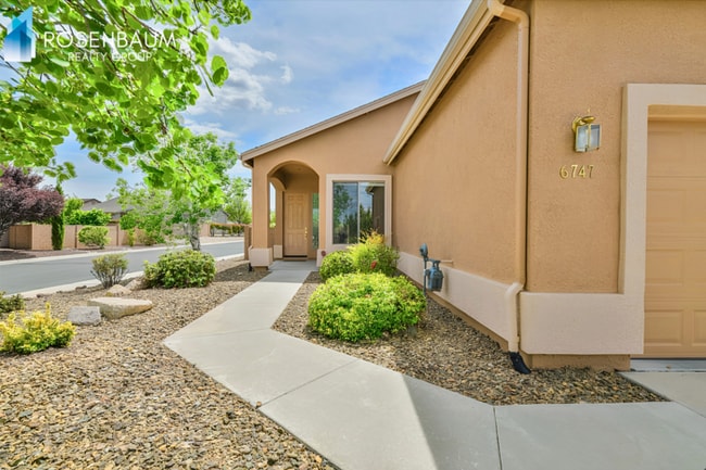 Building Photo - 6747 E Kilkenny Pl