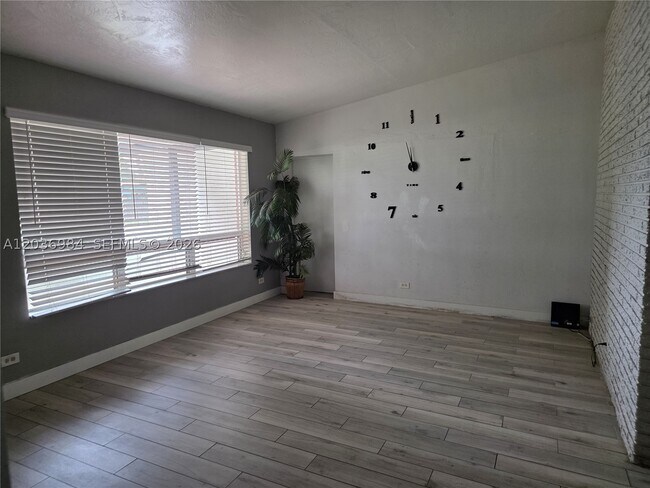 Building Photo - 621 SW 64th Pkwy