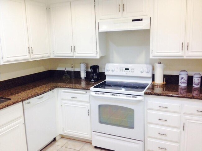 Building Photo - 300 Cagney Ln