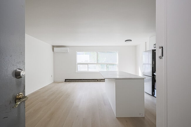 Building Photo - 81 Ontario St