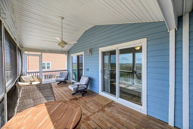 Building Photo - PERFECT FURNISHED MONTHLY BEACH RENTAL - WILLING TO CONSIDER SUMMER MONTHS