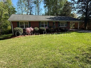 Building Photo - 2630 Farmbrook Rd