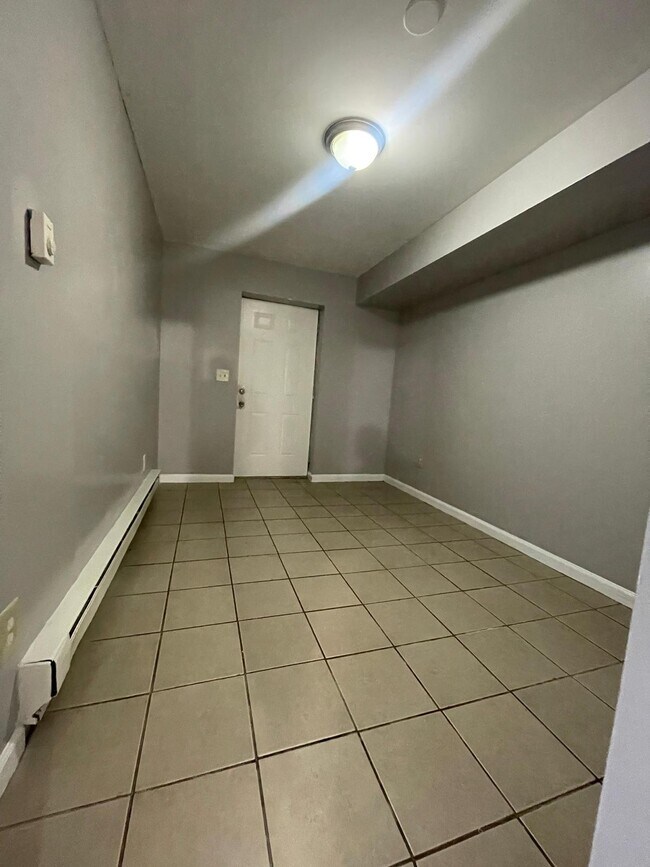 Building Photo - 261 Halladay St