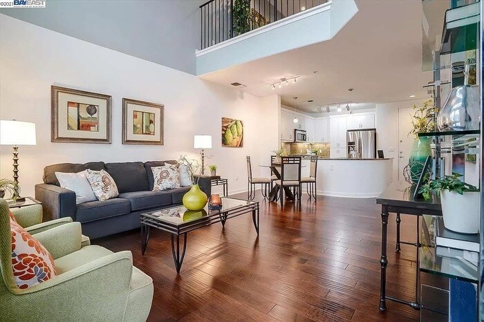 Primary Photo - Luxury Townhouse Style Condo STEPS TO BART