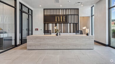Building Photo - Lyle