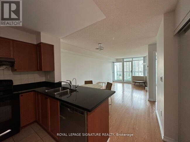 Photo du bâtiment - 5500 Yonge St
