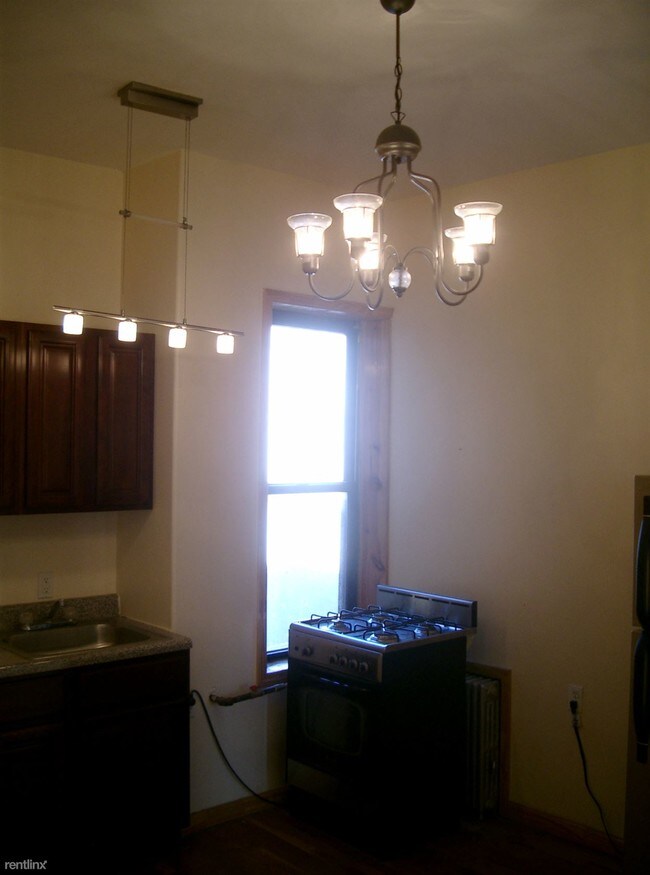 Foto del edificio - 112 Harrison Pl