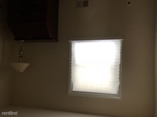 Building Photo - 3 br, 1 bath Apartment - 371 Doane Avenue