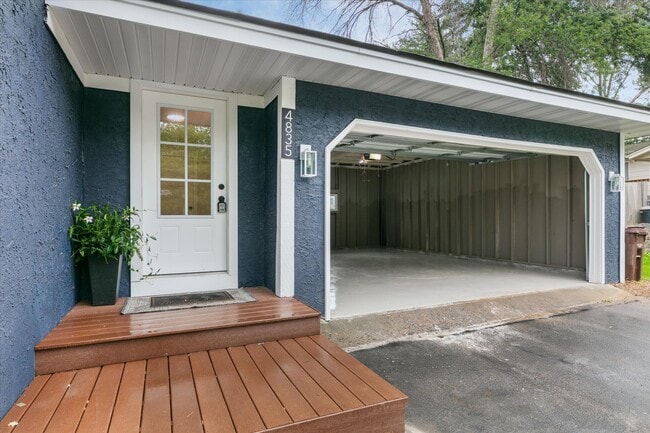 Building Photo - 4835 Drake St