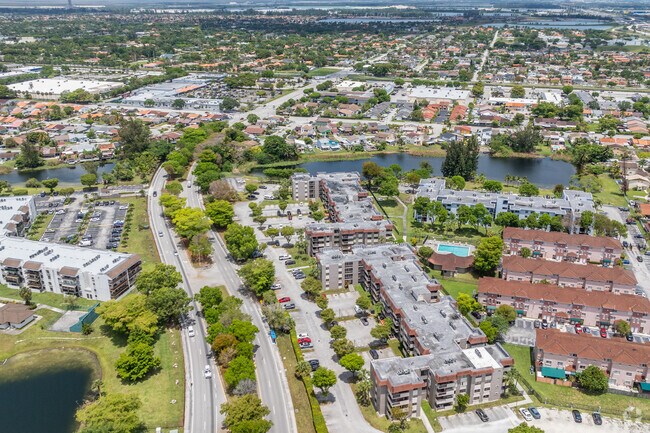 1101-1221 SW 122nd Ave Contexto - Garden Lake Towers