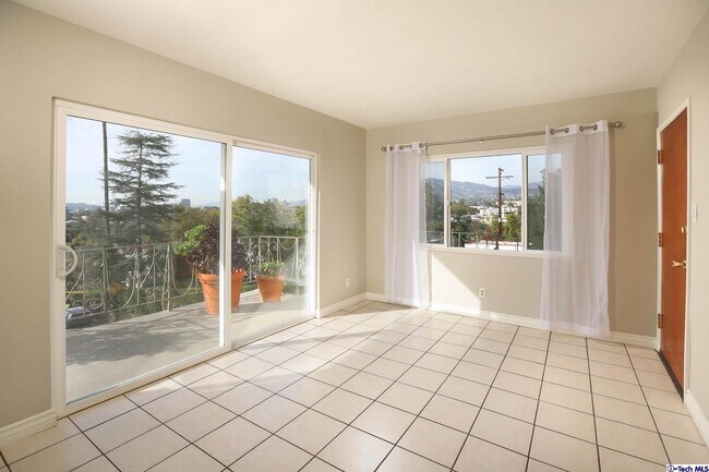 Building Photo - 1440 Verd Oaks Dr