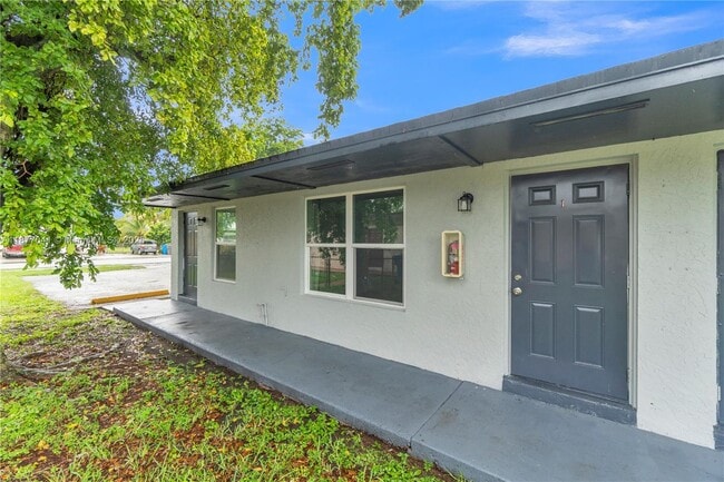 Foto del edificio - 5807 SW 27th St
