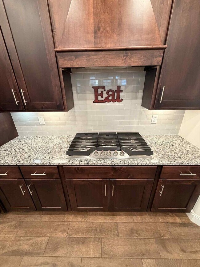 Building Photo - COMING SOON: BEAUTIFUL 4 BEDROOM / 3 BATHR...