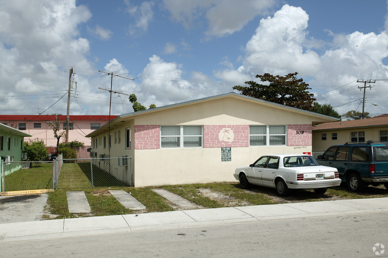 Building Photo - 309 W 19th St