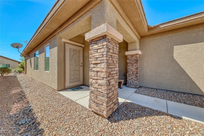 Foto del edificio - 6159 Isola Peak Ave