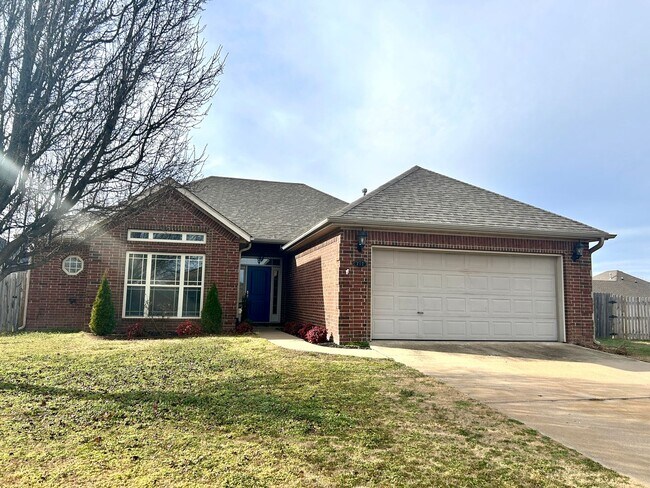 Foto del edificio - 3 bedroom 2 bath modern style home minutes from Centerton Main!!