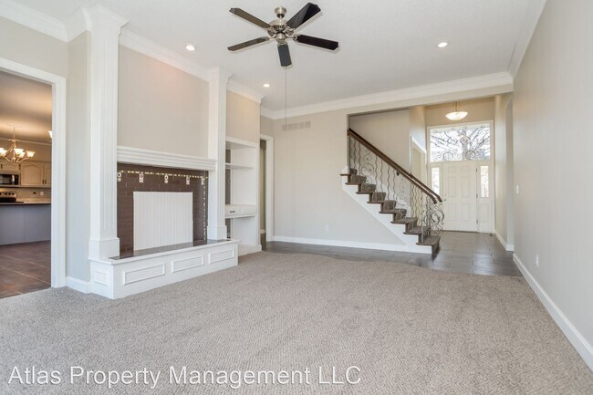 Building Photo - 4 br, 3.5 bath House - 11412 North Madison...