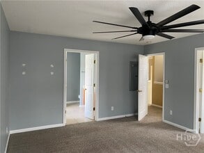 Building Photo - 10 Bushwood Dr