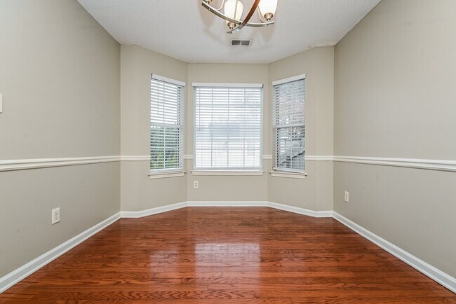 Foto del edificio - 2812 Oakvale Falls Dr
