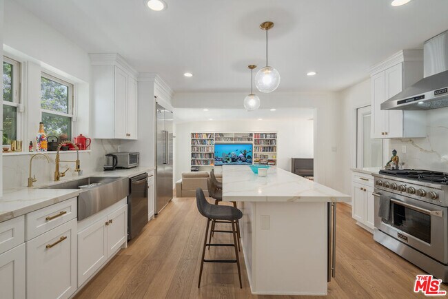 Foto del edificio - 5664 Donna Ave