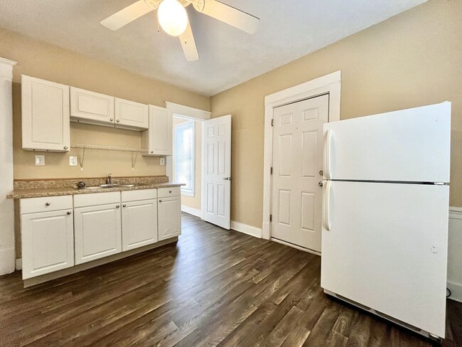 Building Photo - 1104 Hermitage St SE