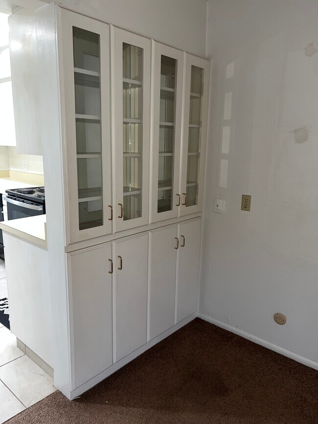 Armario empotrado en la sala de estar - 513 28th St