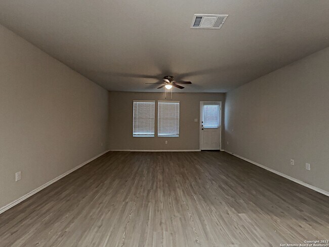 Foto del edificio - 5550 Basil Chase