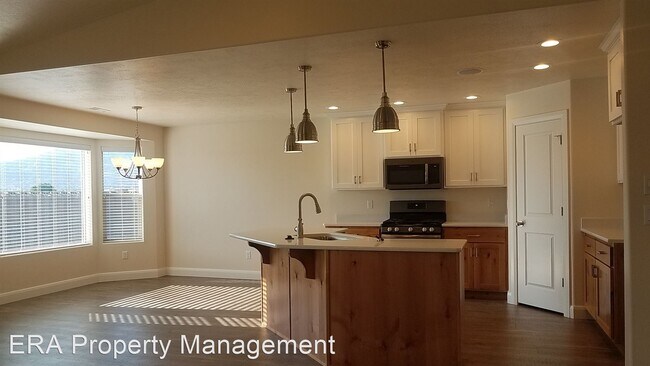 Building Photo - 1778 Aspen Dr