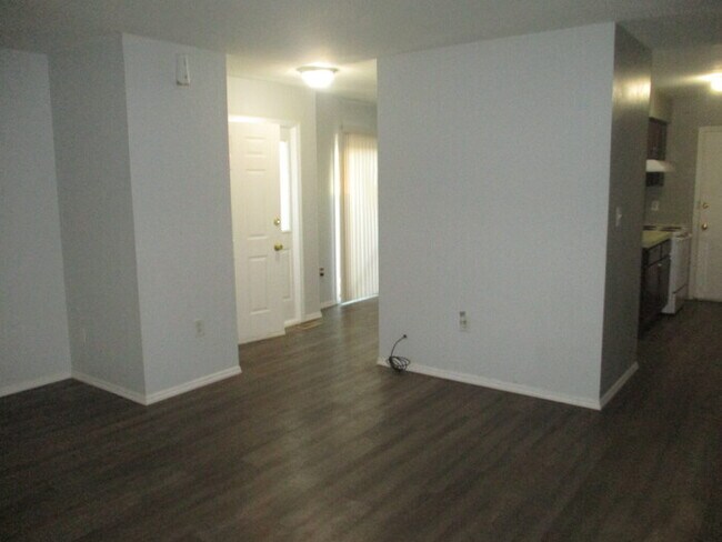 Foto del edificio - 3 Bed 2 Bath Ranch w/attached garage