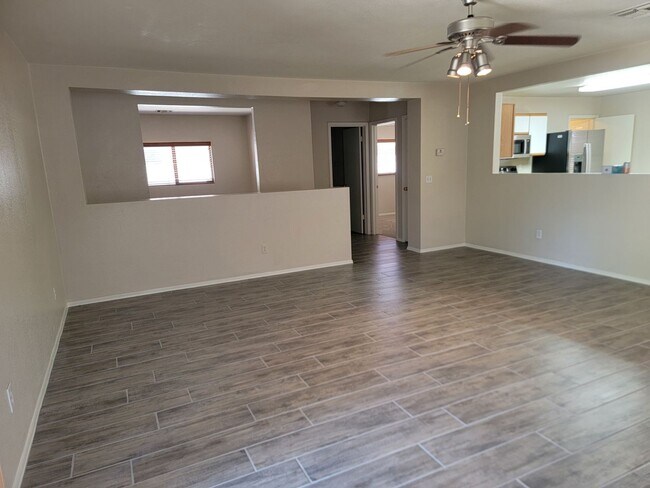 Building Photo - 15676 W Caribbean Ln