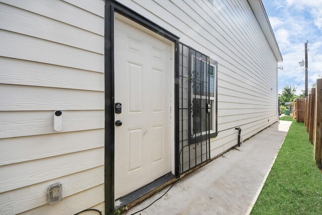 Foto del edificio - 6609 Bacher St