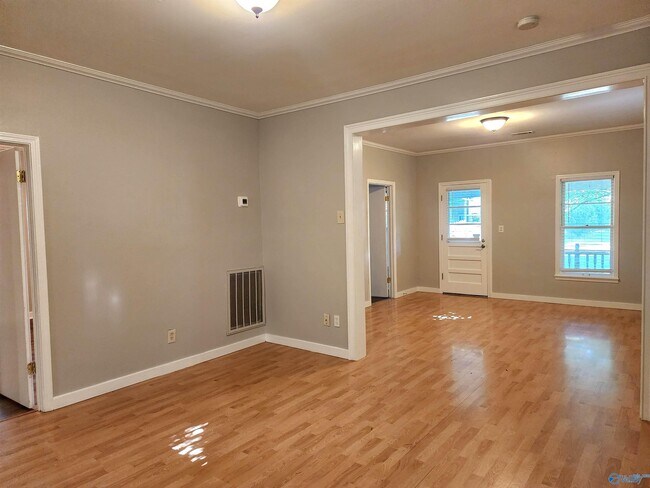 Foto del edificio - 1618 Beirne Ave NE