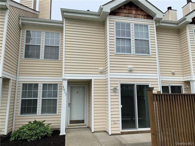 Foto del edificio - 3607 Whispering Hills Dr