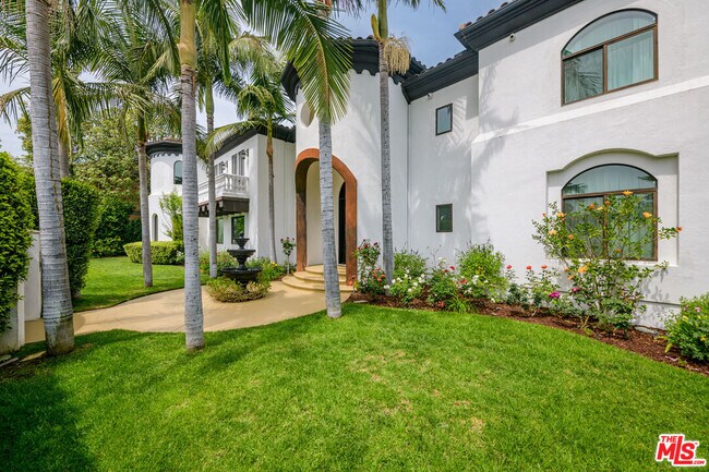 Building Photo - 4705 Los Feliz Blvd