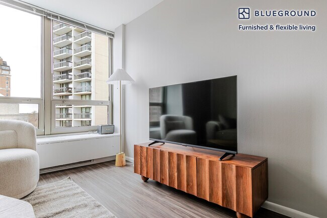 Foto del edificio - 3450 N Lake Shore Dr