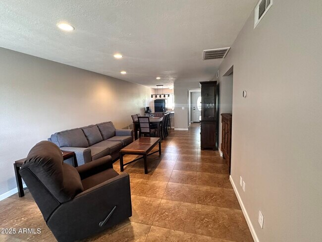 Building Photo - 16852 E La Montana Dr