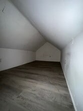 Building Photo - 356 1/2 Apple St