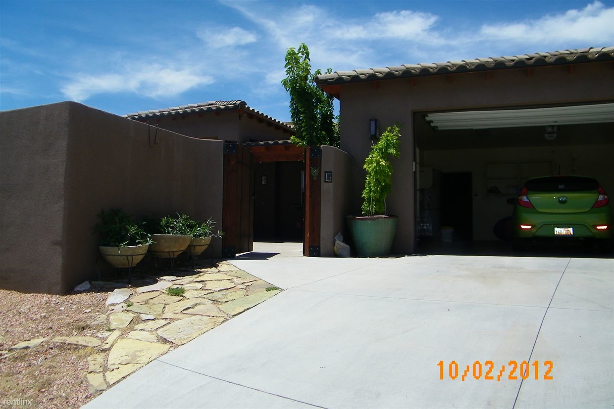 Building Photo - 1118 W Broadstone Ct
