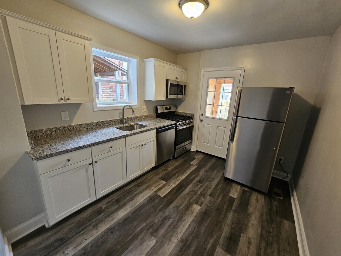Foto principal - 6921 Holabird Ave