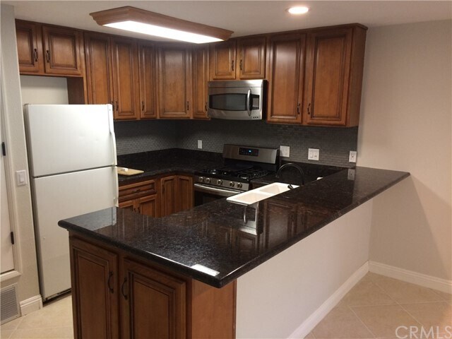 Foto del edificio - 4900 4900 E Chapman Ave