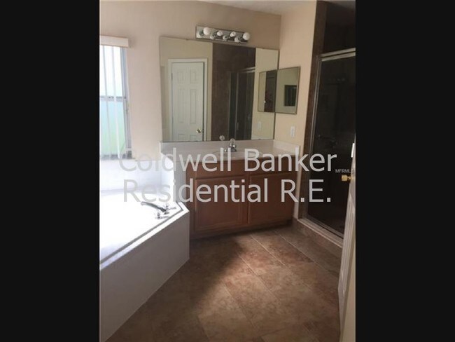 Building Photo - 11520 Robbyes Dr
