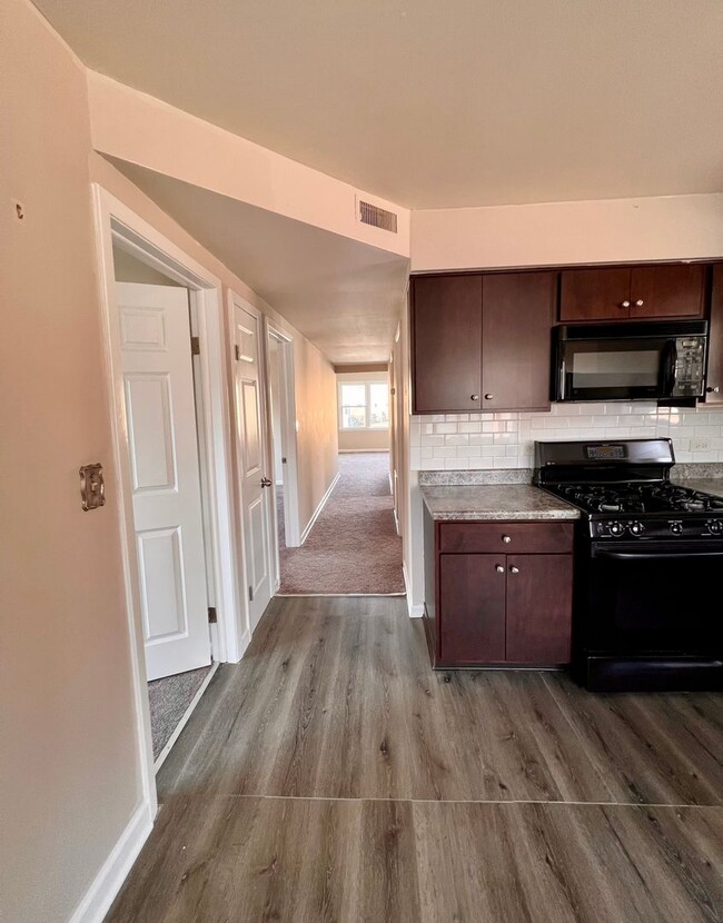 Foto del edificio - 7544 Brown Ave