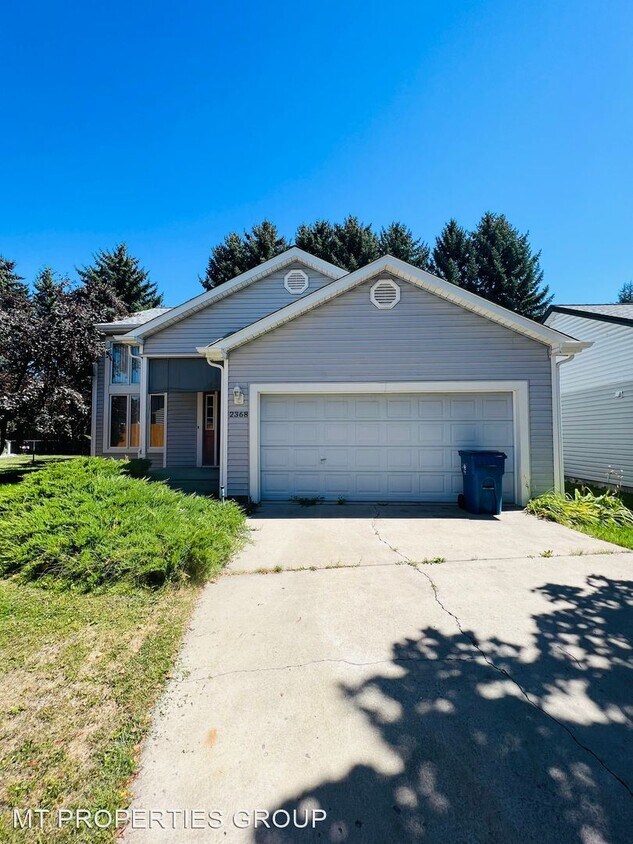 Foto principal - 3 br, 2 bath House - 2368 Village Square