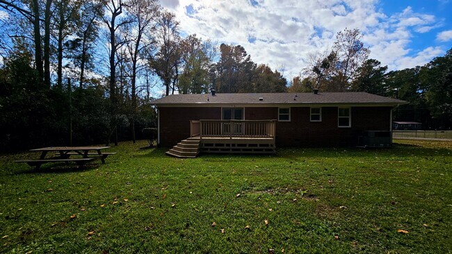 Building Photo - 3 BR 1 BA near Onslow Pines Park